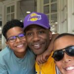 Homem invade apartamento no Texas para sequestrar ex-arma e seu novo namorado