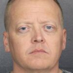 Homem tocou e se expôs a adolescentes na sauna de um cruzeiro de celebridades