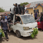 Homens armados em bicicletas invadem vilarejo na Nigéria no Domingo de Ramos, matando pelo menos 20