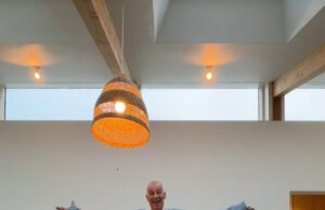 ‘Homesick’ Michael Barrymore desiste de seu sonho de aposentadoria na Espanha – e compra um modesto bangalô em Devon de £ 350 mil Michael Barrymore mudou-se para um bangalô em uma cidade no elegante sul do condado há duas semanas.