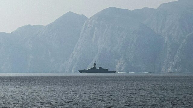 Hormuz entra em erupção: ataques, bloqueio de GPS, ameaças Houthi abalam o Estreito em meio a ataques EUA-Israel
