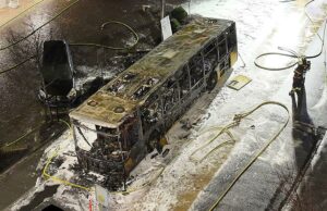 Horror Incêndio em ônibus na Suíça mata 6 e fere 5 enquanto a polícia investiga possível ato deliberado Horror Incêndio em ônibus na Suíça mata 6 e fere 5 enquanto a polícia investiga possível ato deliberado