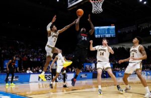 Howard ultrapassa a UMBC pela primeira vitória no torneio da NCAA Bryce Harris, que marcou 19 pontos e pegou 14 rebotes, sobe para uma bandeja durante a vitória de Howard por 86-83 sobre o UMBC em uma partida dos Quatro Primeiros em 17 de março de 2026.