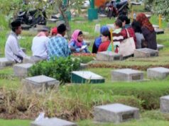 Hukum Ziarah Kubur saat Lebaran Dalam Islam, Apa Kata Ulama? Hukum Ziarah Kubur saat Lebaran Dalam Islam, Apa Kata Ulama?