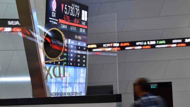 IHSG Sesi I Melemah Usai Tembus 7.523, Ini 3 Saham Top Gainers LQ45
