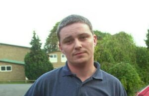 Ian Huntley disse a uma amiga por correspondência: ‘Tenho tido muito que lidar ultimamente’ em uma carta escrita oito dias antes de o duplo assassino de crianças ser fatalmente atingido por um poste de metal de um metro de altura na prisão Huntley, 52 anos, estava cumprindo pena de prisão perpétua pelo assassinato das estudantes Holly e Jessica, de dez anos, em sua casa em Soham, uma cidade mercantil de Cambridgeshire que ficou famosa por seus crimes vis em 2002.