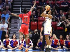 Ian Jackson apresentou o desempenho geral que St. John’s precisava na vitória do March Madness sobre o Kansas O jogador do St. John's Red Storm, Ian Jackson, salta para bloquear um chute do jogador do Kansas Jayhawks, Darryn Peterson, durante o torneio da NCAA.
