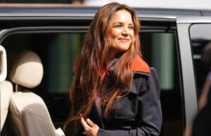 Identificado! A jaqueta Levi’s exata de Katie Holmes está marcada na Amazon Taylor Swift participa da 67ª premiação anual do GRAMMY em 2 de fevereiro de 2025 em Los Angeles, Califórnia.