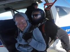 Imagens arrepiantes mostram a alegria do paraquedista antes do mergulho mortal Alex Welling (esquerda) e Stephen Hoare (direita)