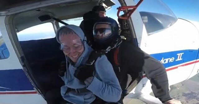 Alex Welling (esquerda) e Stephen Hoare (direita)