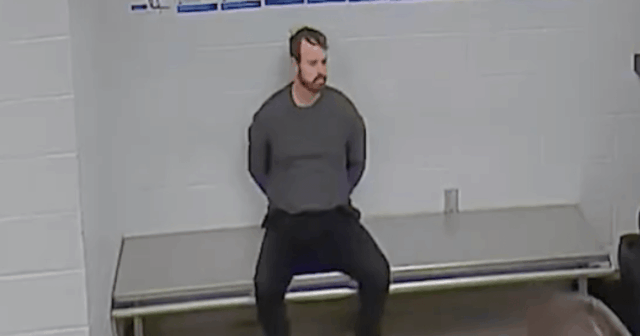 Imagens da prisão de Joseph Duggar divulgadas após acusações de O que Joseph Duggar disse sobre os crimes do irmão Josh antes de sua prisão?