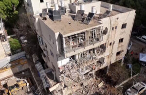 Imagens de drone mostram as consequências do ataque com mísseis iranianos em Tel Aviv Imagens de drone mostram as consequências do ataque com mísseis iranianos em Tel Aviv