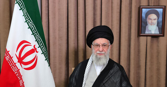 Imam de Michigan lamenta o 'amado' Khamenei, diz que ele Imam de Michigan lamenta o 'amado' Khamenei, diz que ele foi martirizado por 'mãos miseráveis' e classifica o ataque dos EUA como 'guerra contra a justiça'