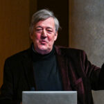 Impacto da IA: a IA é realmente inteligente? Stephen Fry pesa