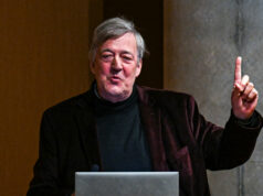 Impacto da IA: a IA é realmente inteligente? Stephen Fry pesa Impacto da IA: a IA é realmente inteligente? Stephen Fry pesa