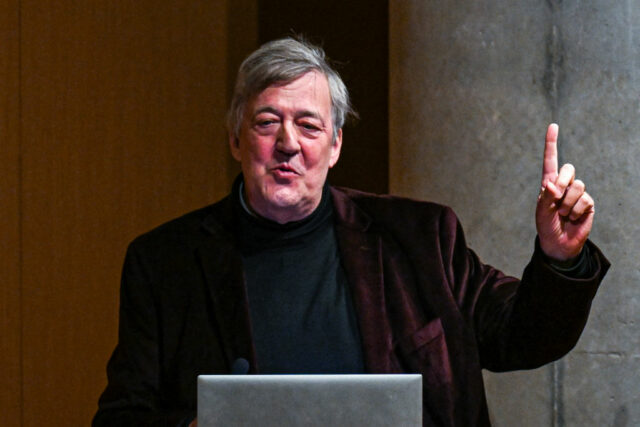 Impacto da IA: a IA é realmente inteligente? Stephen Fry pesa

