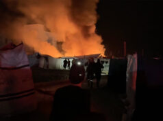 Incêndio irrompe em campo de Gaza depois que ataque israelense atinge tendas Incêndio irrompe em campo de Gaza depois que ataque israelense atinge tendas