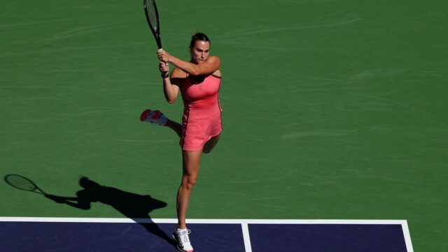 Indian Wells: Sabalenka e Osaka se enfrentarão nas oitavas de final, Gauff se aposenta com lesão no braço
