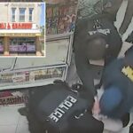 Três policiais prendendo um homem.