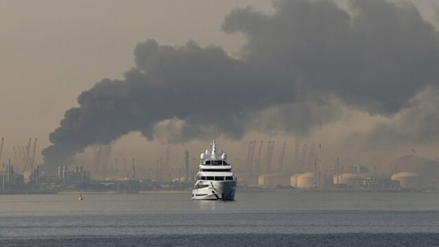A Casa Branca divulgou esta filmagem do naufrágio de um navio de guerra iraniano, o IRIS Dena, na costa do Sri Lanka. O torpedo foi disparado de um submarino de ataque rápido dos EUA.