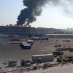 Instalações petrolíferas no porto de Salalah, em Omã, em chamas após ataques de drones