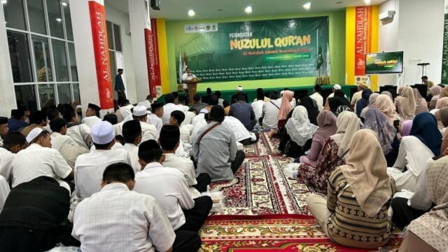 Internato Islâmico Al-Nahdlah, Depok recebe Waqf de 1.000 Mushafs Al-Quran,
