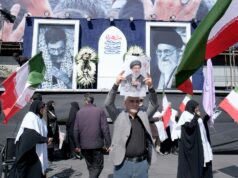 Irã adia cerimônia de despedida de Khamenei em Teerã, onde grandes multidões deveriam se reunir Irã adia cerimônia de despedida de Khamenei em Teerã, onde grandes multidões deveriam se reunir