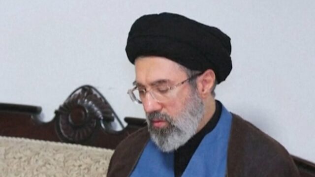 Irã anuncia próximo líder supremo
