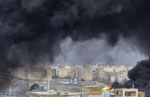 Irã ataca vizinhos e nomeia novo líder após ataque de Teerã Irã ataca vizinhos e nomeia novo líder após ataque de Teerã