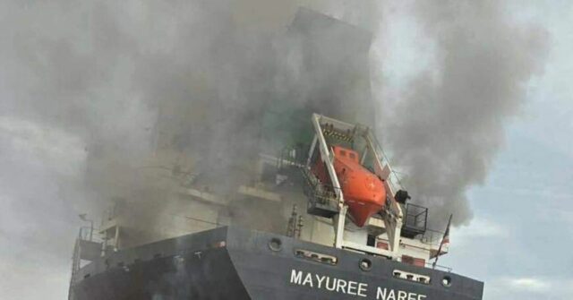 Irã atinge navios petrolíferos enquanto preço da gasolina cai
