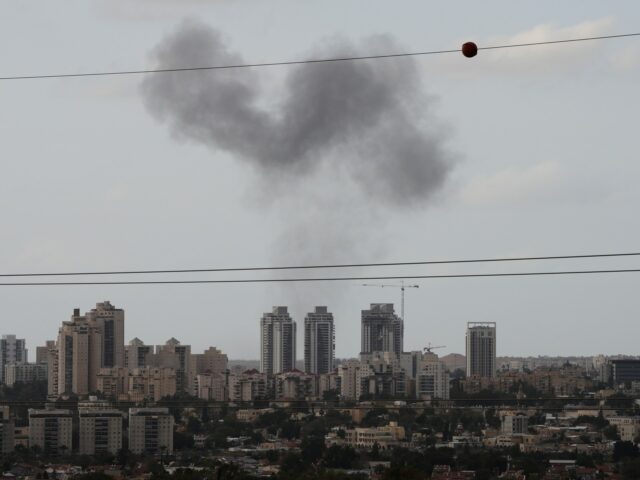 Irã atinge zona industrial no sul de Israel
