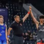 O lutador campeão Saleh Mohammadi, 19, (à direita) teria sido morto em um enforcamento público na quinta-feira