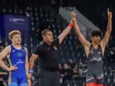 Irã ‘executa adolescente campeão de luta livre depois que ele foi torturado para confessar que travou guerra contra Deus’, em repressão doentia a manifestantes anti-regime O lutador campeão Saleh Mohammadi, 19, (à direita) teria sido morto em um enforcamento público na quinta-feira