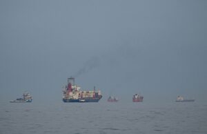 Irã implanta ‘esquifes suicidas’ explosivos disfarçados de barcos de pesca no Estreito de Ormuz Irã implanta 'esquifes suicidas' explosivos disfarçados de barcos de pesca no Estreito de Ormuz