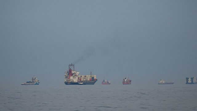 Irã implanta 'esquifes suicidas' explosivos disfarçados de barcos de pesca no Estreito de Ormuz
