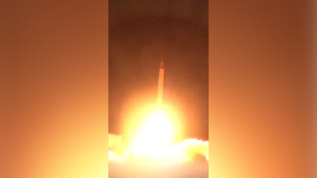 Irã lança onda de mísseis pesados ​​com múltiplas ogivas
