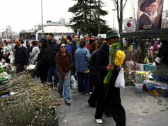 Iranianos compram itens essenciais para o Ano Novo persa, apesar da guerra Iranianos compram itens essenciais para o Ano Novo persa, apesar da guerra