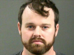 Irmão da estrela de ’19 Kids and Counting’, Josh Duggar, preso, acusado de atividade sexual envolvendo menor Irmão da estrela de '19 Kids and Counting', Josh Duggar, preso, acusado de atividade sexual envolvendo menor