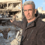 Irmãos procuram escombros por irmão desaparecido sob os escombros de Teerã após ataque