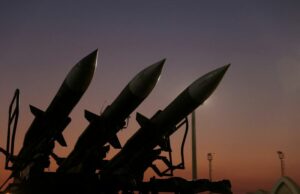 Isolado e sob ataque: Irã ataca enquanto Rússia e China ficam de lado Yahoo news home