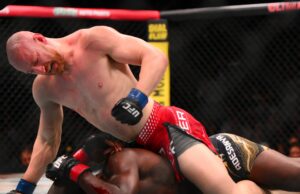 Israel Adesanya nocauteado por Joe Pyfer no UFC Fight Night em Seattle Joe Pyfer e Israel Adesanya em ação.