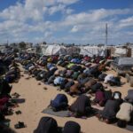 Israel aperta cerco a Gaza em meio à guerra no Irã