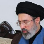 Mojtaba Khamenei, o segundo filho do Líder Supremo do Irã, Aiatolá Ali Khamenei, visita o escritório do Hezbollah em Teerã, Irã, em 1º de outubro de 2024. Escritório do Líder Supremo Iraniano/WANA (Agência de Notícias da Ásia Ocidental)/Folheto via REUTERS ATENÇÃO EDITORES - ESTA FOTO FOI FORNECIDA POR UM TERCEIRO.