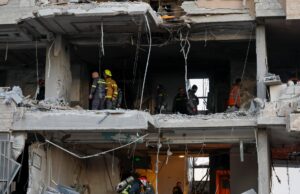 Israel ataca o Líbano e tem como alvo prédio residencial no centro de Beirute Israel ataca o Líbano e tem como alvo prédio residencial no centro de Beirute