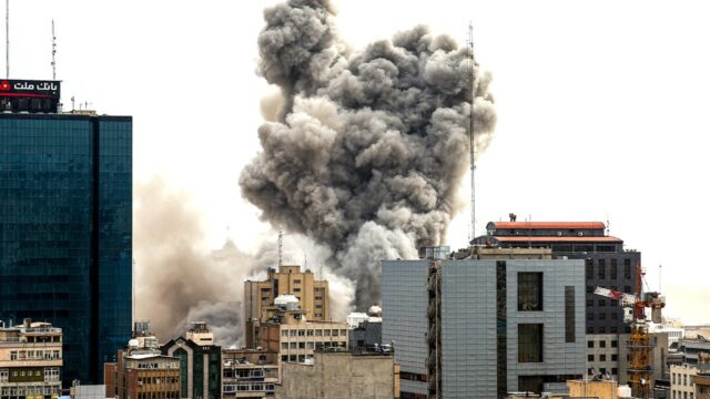 Israel ataca reunião de liderança iraniana para escolher sucessor de Khamenei
