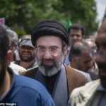 Mojtaba Khamenei, filho do aiatolá Ali Khamenei, é o favorito para se tornar o novo líder supremo do Irã