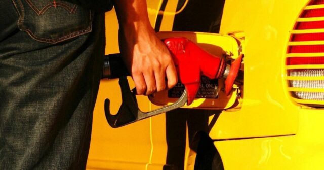 Os preços da gasolina deverão atingir os preços mais baixos em três anos.