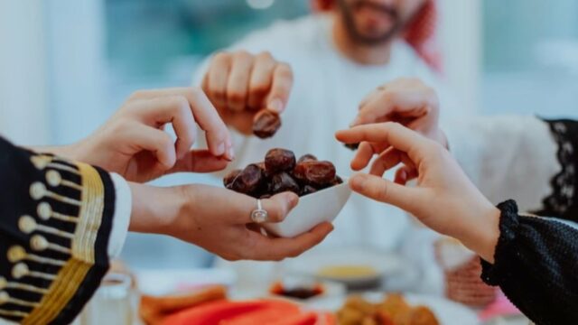 Jadwal Buka Puasa Hari Ini para Wilayah Jacarta e Sekitarnya, sábado 14 de março de 2026
