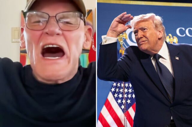 Um homem de óculos com a boca bem aberta e os braços estendidos enquanto o logotipo do Politicon aparece no canto inferior esquerdo.