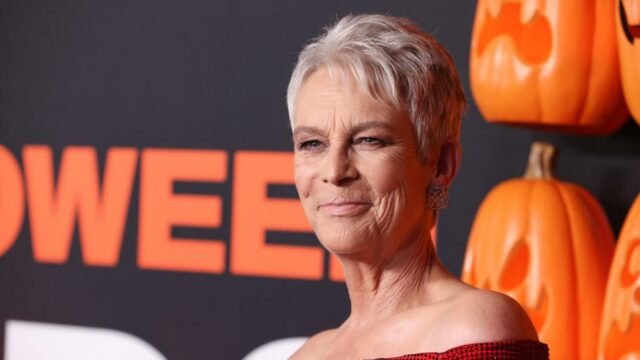 Jamie Lee Curtis provavelmente teria rejeitado a sequência de 'Halloween' de Jason Blum se soubesse que era uma trilogia. Então, ela usou isso para conseguir um acordo de desenvolvimento
